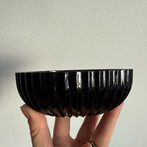 LE Smith vintage black glass table wear
Bowl 5” x 1.75”